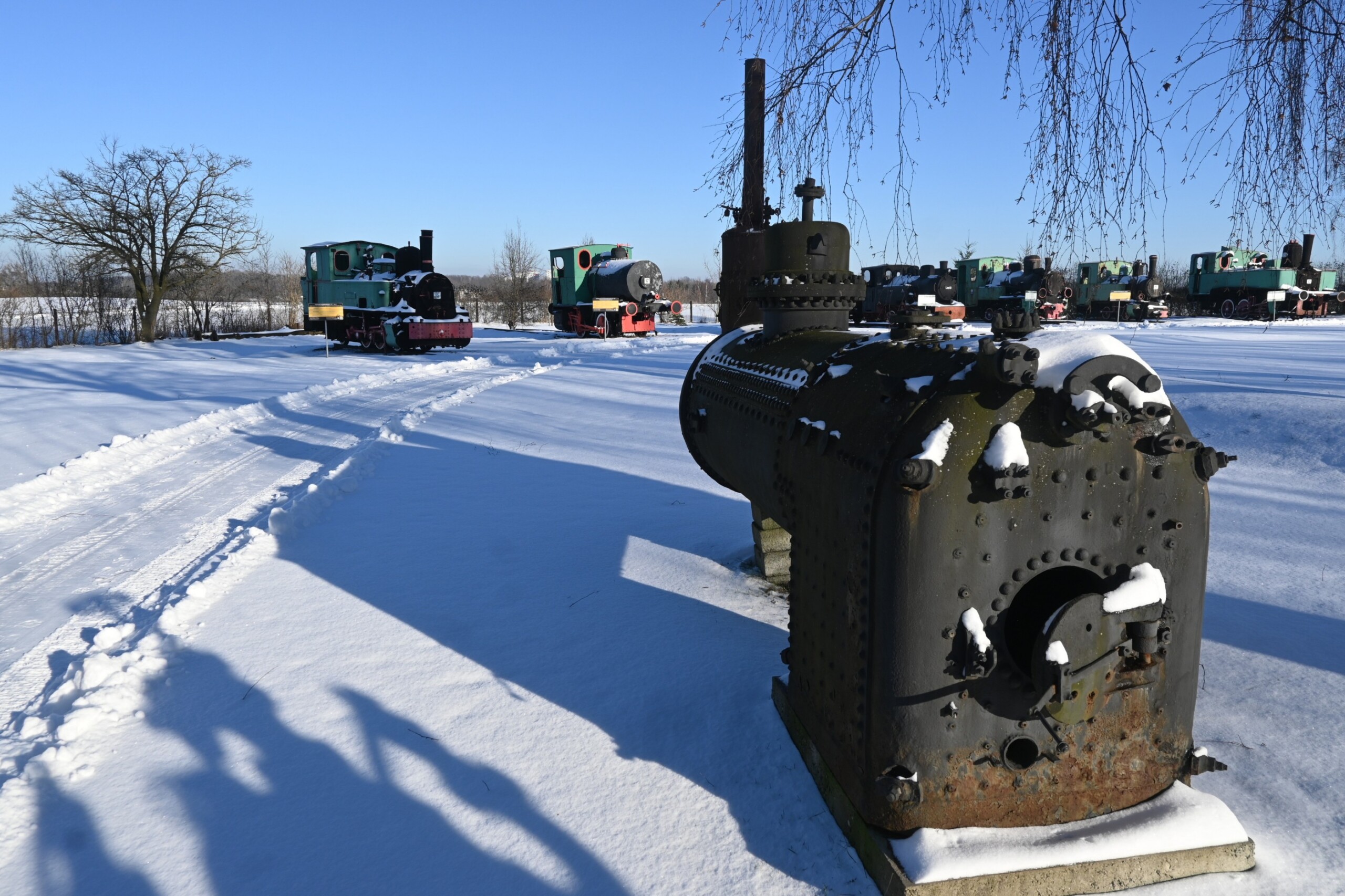 Śnieg w&nbsp;Skansenie Maszyn Parowych